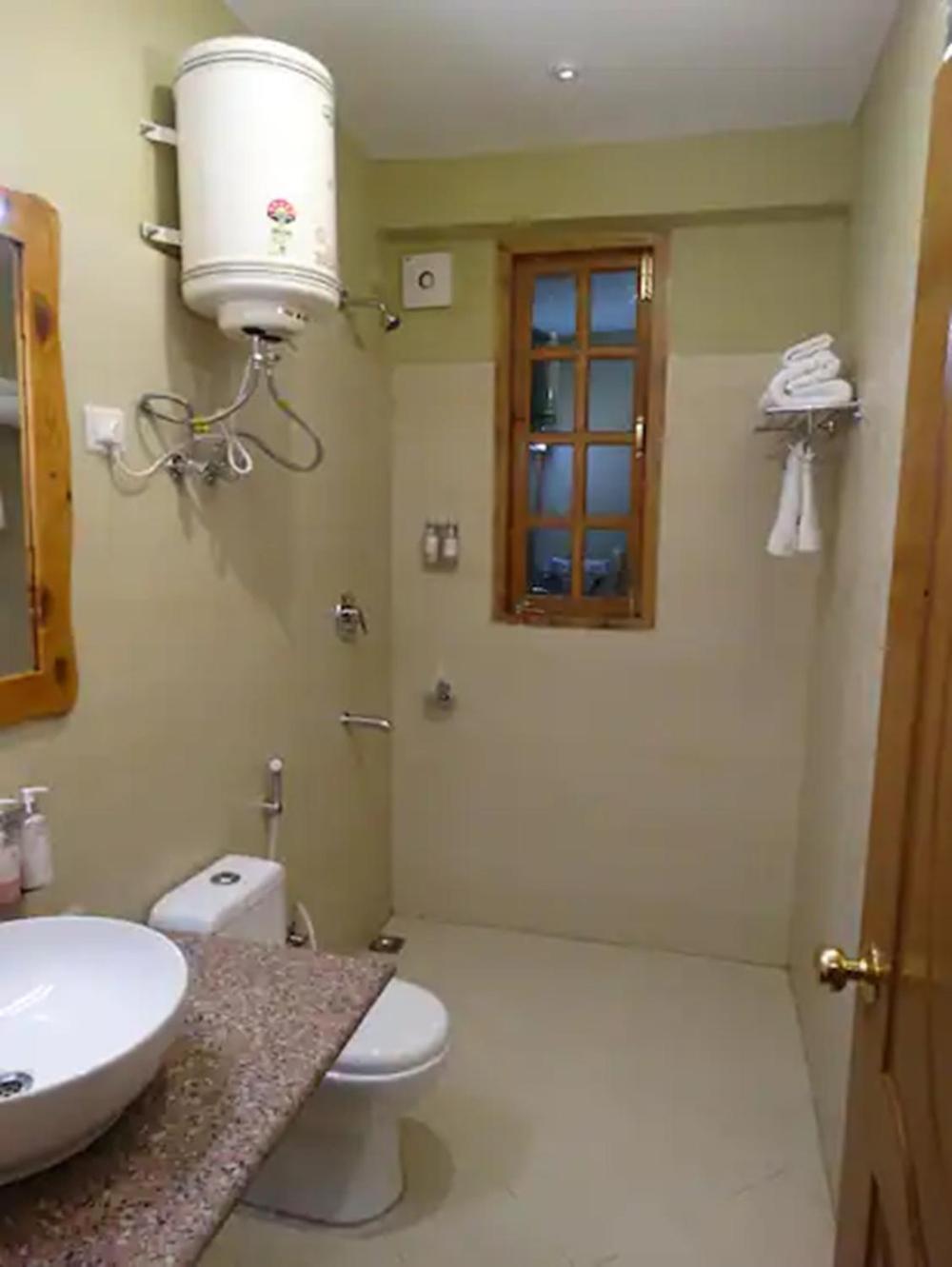 Regenta Inn By Riverside Manali Экстерьер фото