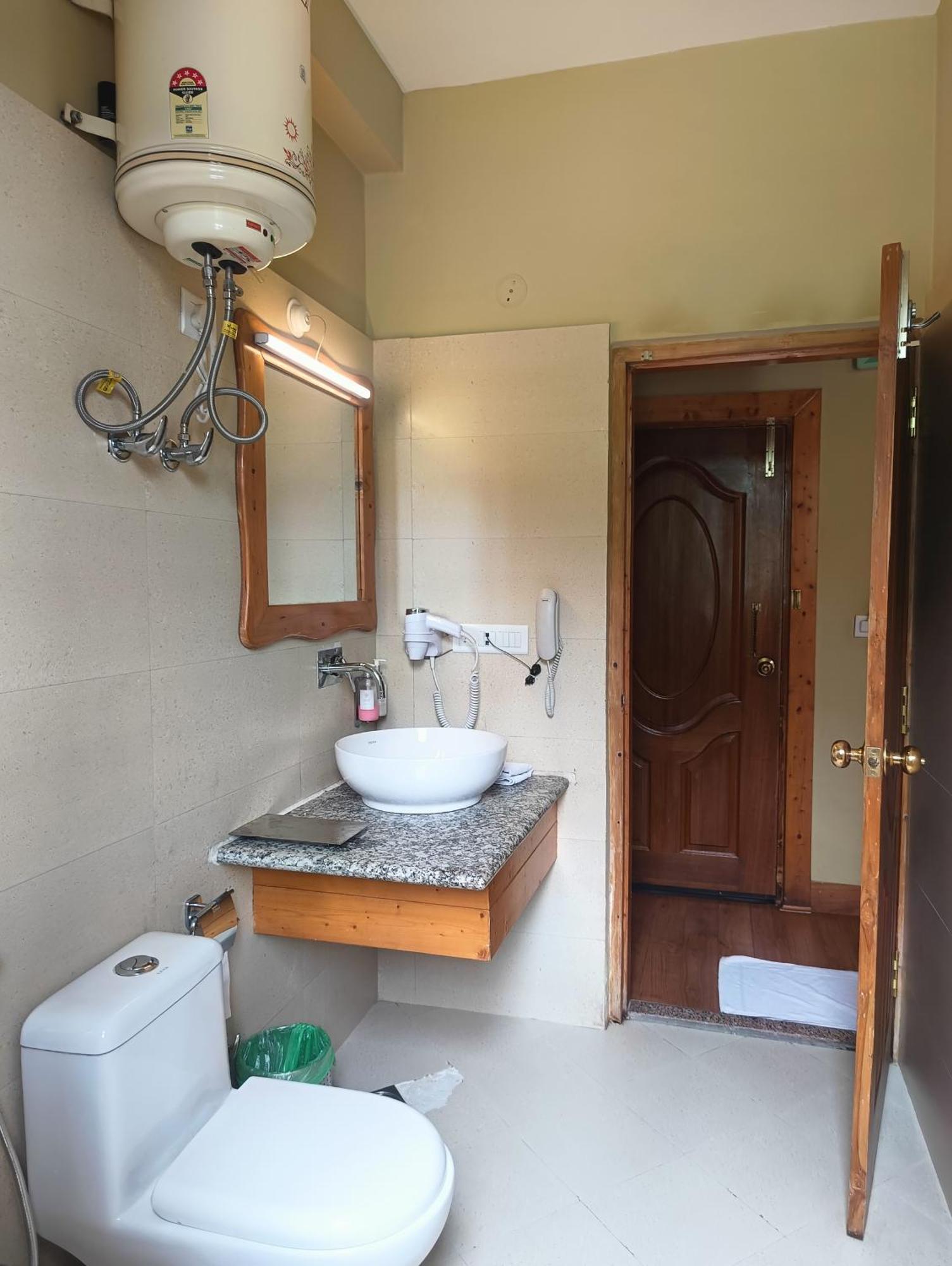 Regenta Inn By Riverside Manali Экстерьер фото